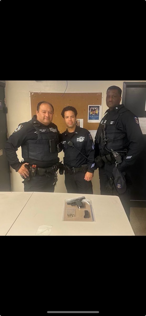 While patrolling in the Bronx, SRG officers conducted a vehicle stop in @nypd40pct. The driver was arrested and a loaded firearm was recovered from the perpetrator's waistband. Excellent precision police work leads to safer NYC streets.