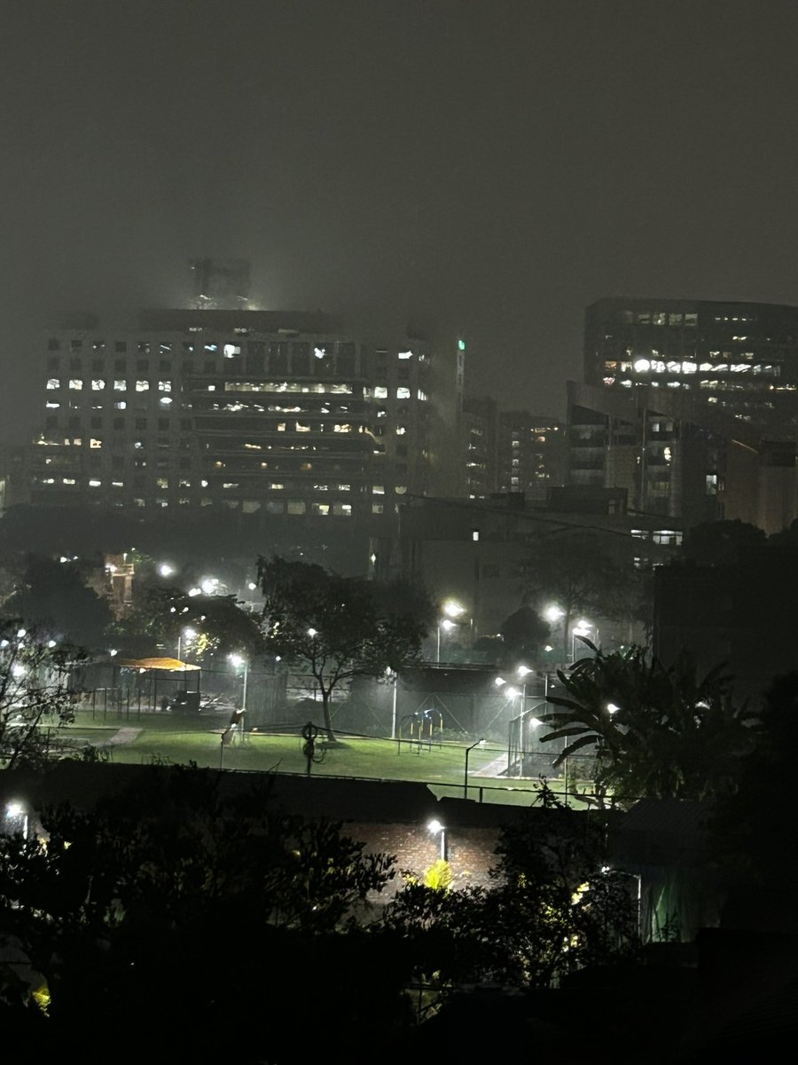tanuj_er's tweet image. Summer Season  First #Kalboishakhi #Thunderstrom  hits #Kolkata and surrounding areas with wind speed around 40 kmph #KolkataRains @indiametsky  @WeatherRadar_IN @Indiametdept @shubhamtorres09