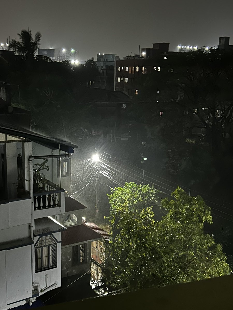 tanuj_er's tweet image. Summer Season  First #Kalboishakhi #Thunderstrom  hits #Kolkata and surrounding areas with wind speed around 40 kmph #KolkataRains @indiametsky  @WeatherRadar_IN @Indiametdept @shubhamtorres09