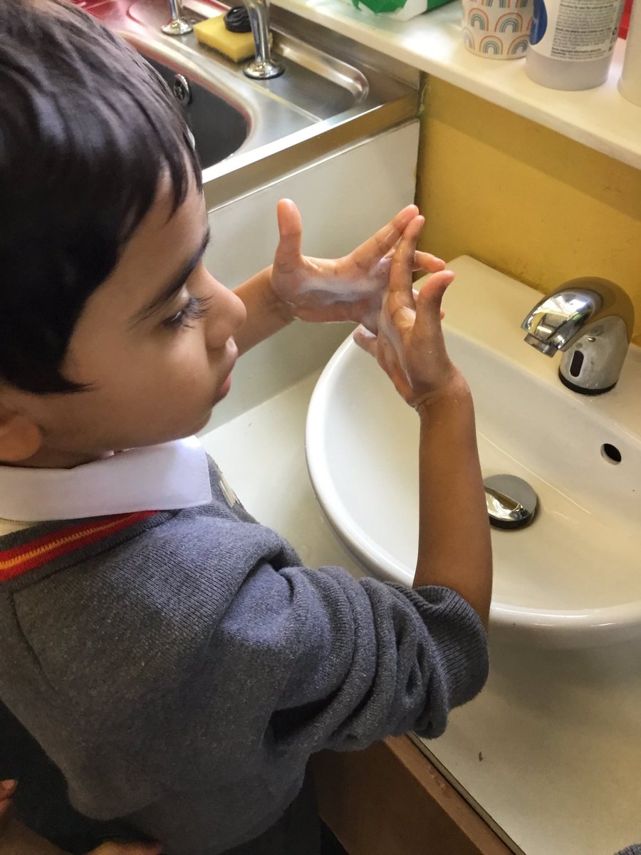 SJC_Infants's tweet image. We learnt how to wash our hands in our Jigsaw lesson this afternoon in #SJCR5… we made fantastic posters with the 4 steps to clean hands! #SJCInfants #SJCReception