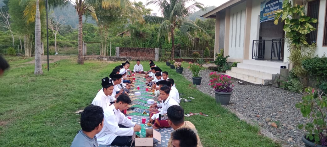 Bismillah...
Donasi paket buka puasa santri
Rekening zakat,infaq &amp; sedekah
BSI : 7188903497
A/n : yatim Lovers
Konfirmasi:bit.ly/Siap-Donasi
Sertakan kode 100 diakhir donasi

Setiap harinya kita butuh 50 paket selama ramadhan