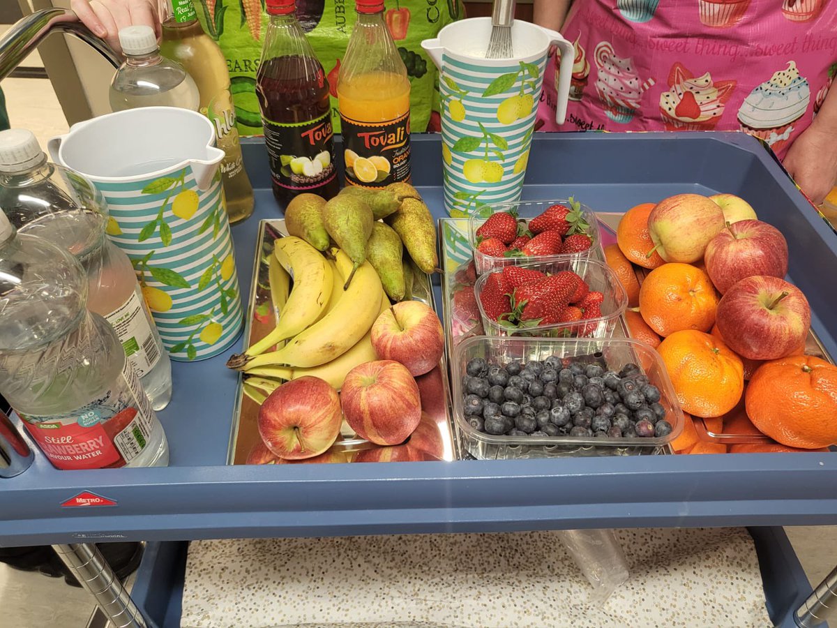 It’s fruity Friday #NutritionAndHydrationWeek it’s been a revelation how much our patients enjoy having fruit since we made it available on our snack trolley, some extra choices today 🍓🫐@SharedGovNUH @TraceyS84158159 @NUHDietetics @NHWeek @CTelford33 @DejongeSi @VictoriaFensome