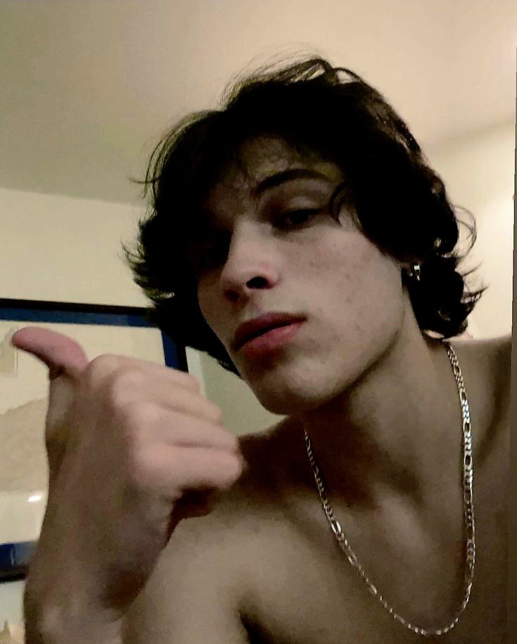 fratfuckers's tweet photo. ⠀
eyes  up  here  bro
⠀ https://t.co/YUOo25Dona