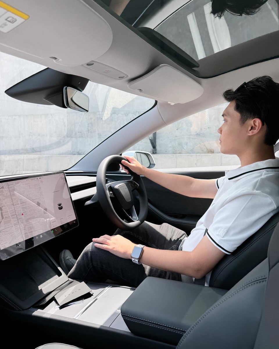 kasidit_wang's tweet photo. Hello Tesla! ⚡️
Tesla Model 3 Highland Long Range AWD #Tesla #Model3 #TeslaModel3Highland https://t.co/mFUHQaPcw4