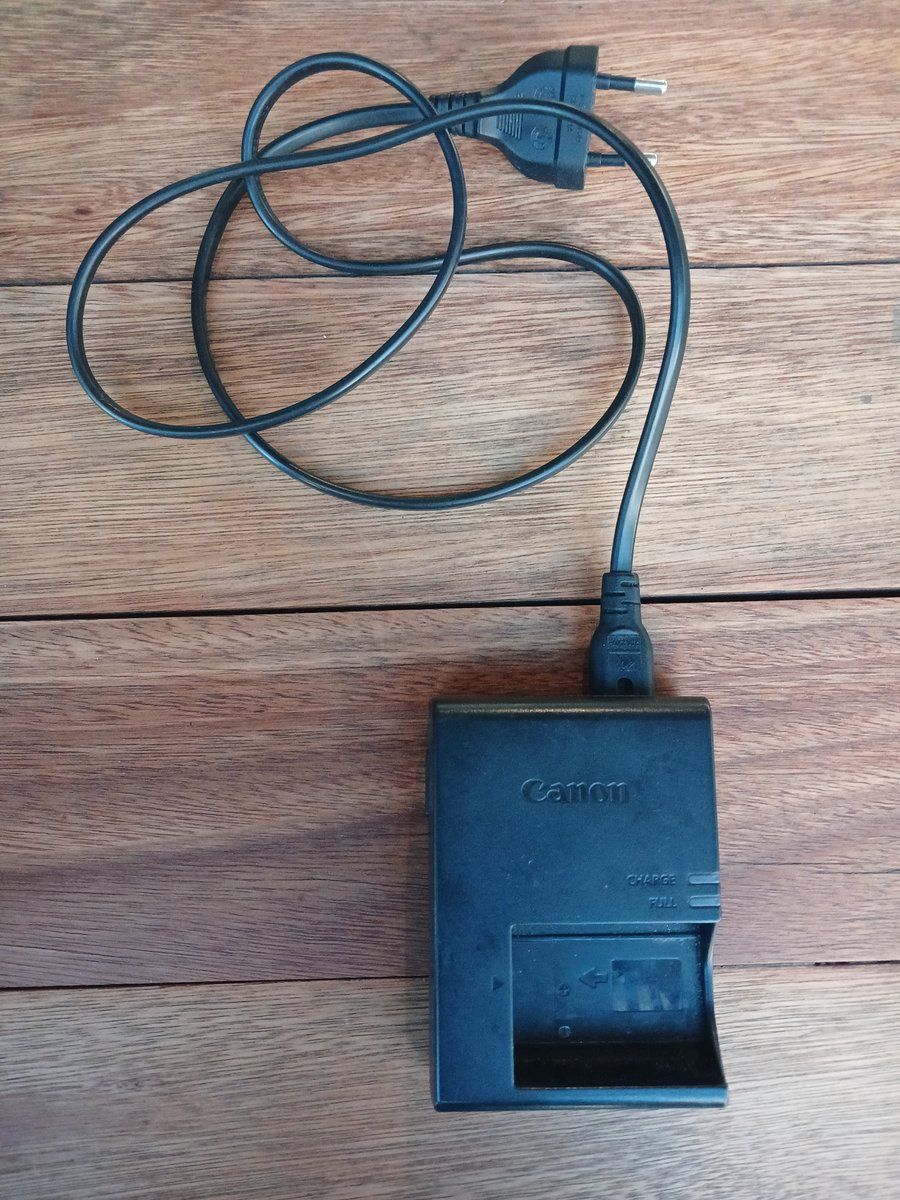 garvageart's tweet photo. Hi! I'm selling my Canon LP-E17 charger! I'm moving on from Canon so I'd like to get rid of it

It retails for about R1400 (lol) but I'm open to offers for much less ofc!

There are a good number of cameras which use the LP-E17 battery so I'm sure it'll be useful to someone :) https://t.co/Bq5RdB5sf1