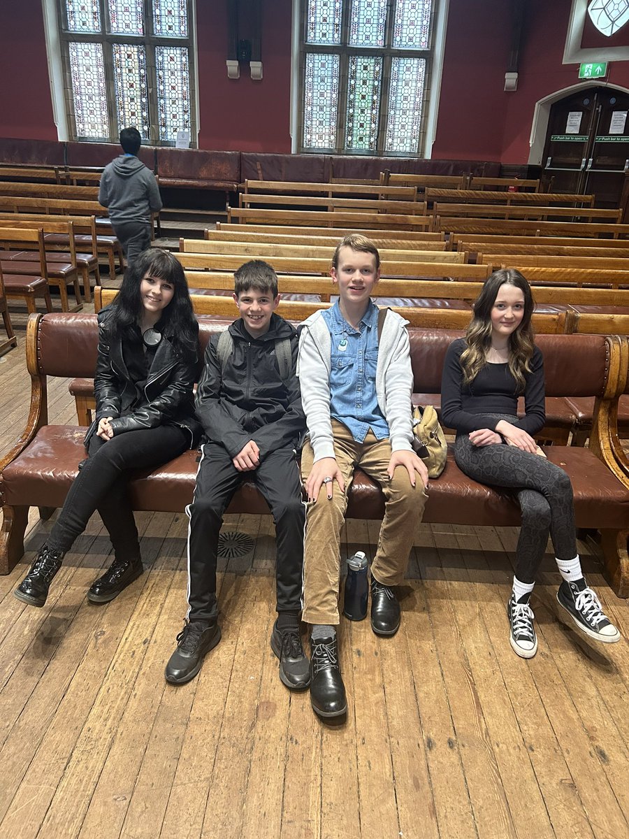 MullenJones's tweet image. So unbelievably proud of these four for making it through to the semifinals of the Year 9 SEREN debating competition👏🏻 We’ve had an amazing 2 days competing and exploring at @UniofOxford 😄
