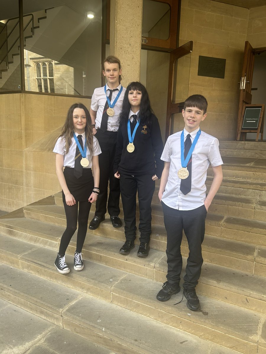 MullenJones's tweet image. So unbelievably proud of these four for making it through to the semifinals of the Year 9 SEREN debating competition👏🏻 We’ve had an amazing 2 days competing and exploring at @UniofOxford 😄