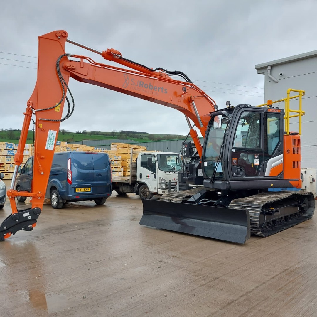 Customer Shout Out 🎉 We recently delivered a new ZX135USB-7 to our customer @SJRobertsHomes, shiny and new and ready to go! Thank you for your business 🧡 #HCMUK #ConstructionMachinery #Excavator #CustomerShoutOut