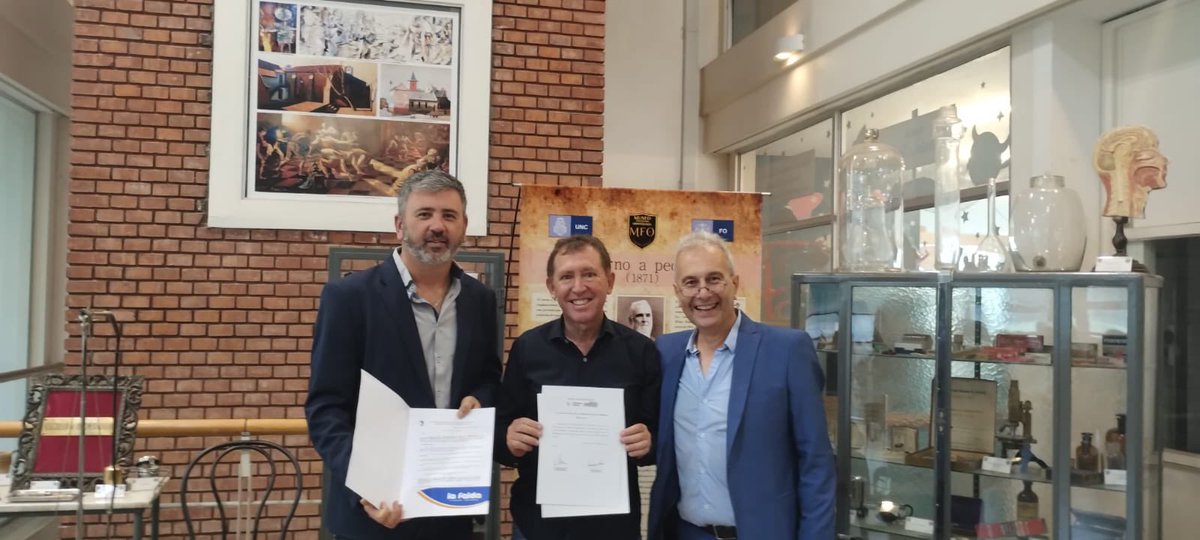 DanteVRossi's tweet image. ¡Un honor asistir a la presentación del libro "Relatos Breves para la Promoción de la Extensión Universitaria en Ciencias de la Salud" de Marcelo Adrián Mazzeo! La Legislatura y la @MuniLaFalda lo declararon de interés. Un aporte invaluable a nuestra comunidad. 📚👏