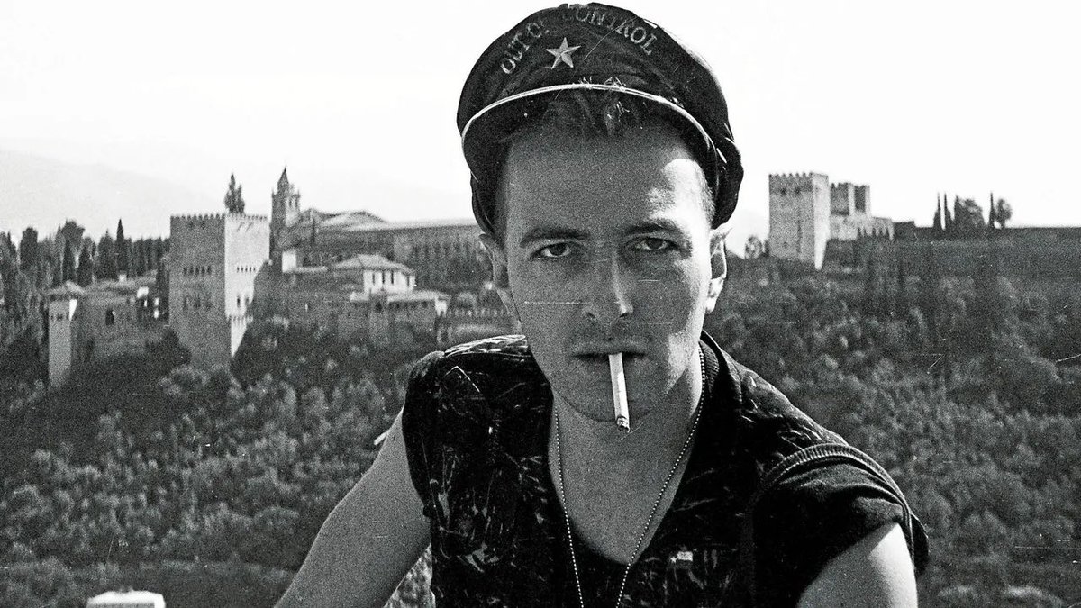 Here's another shot of Joe Strummer in Granada in, I think, 1984. Juan Jesús García 📸