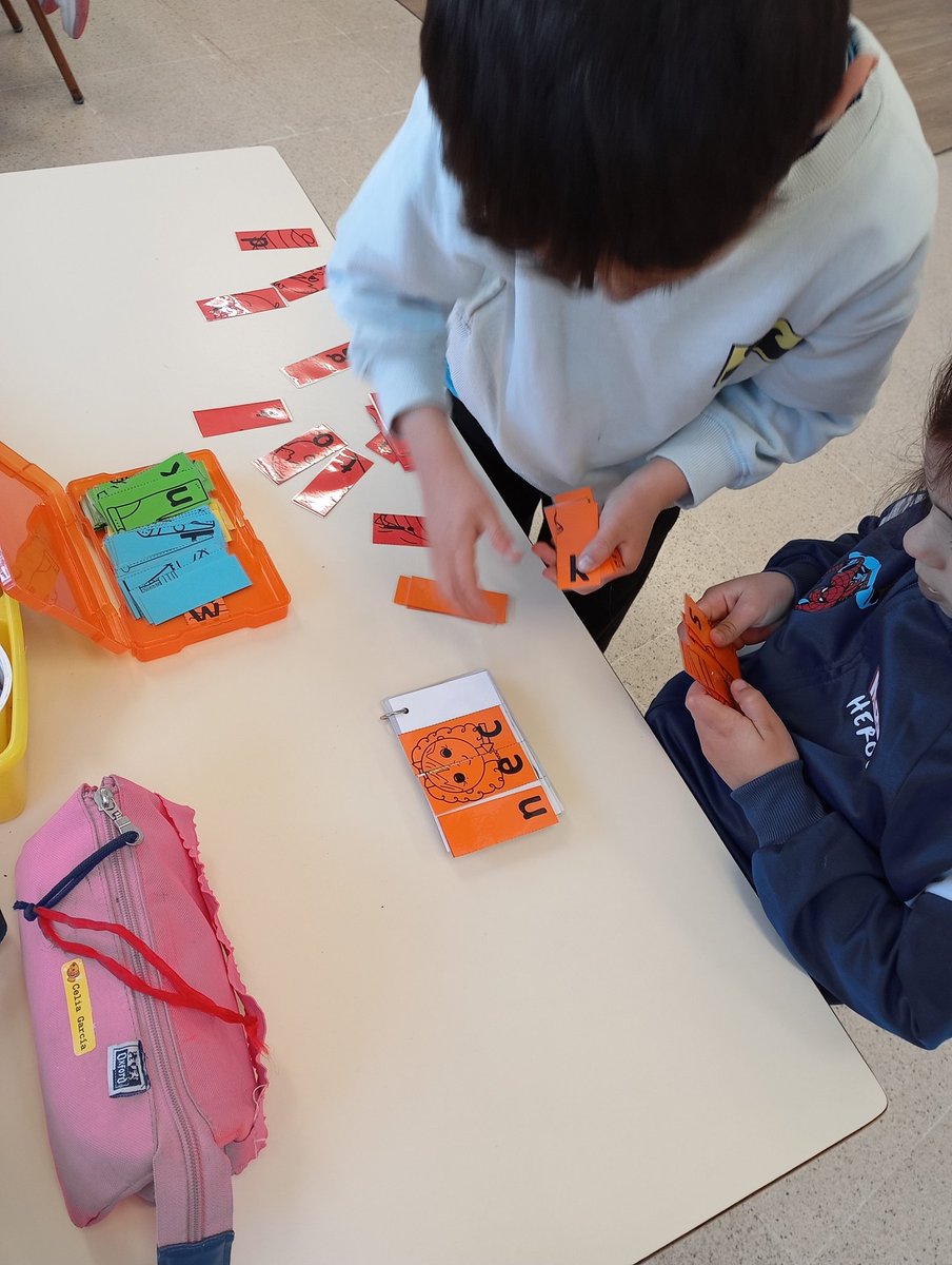 CofinoAngela's tweet photo. Learning stations in Year 1 to consolidate phonics with different games.
@ColeParqueIn 
#handsonliteracy
#playandlearn https://t.co/a76nbbYhQd