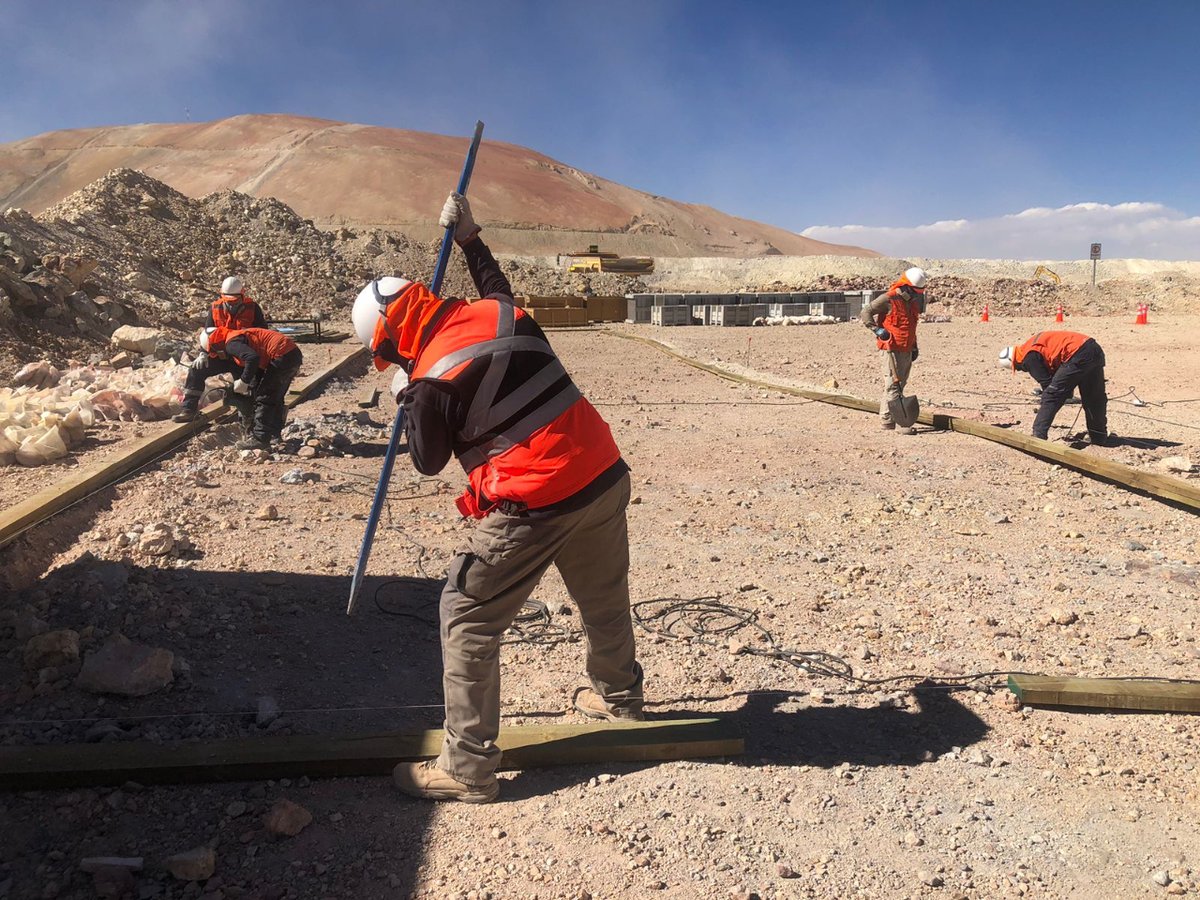 nomadechile's tweet photo. 🙌Nuestros sueños nómadas se hacen realidad. Un equipo de constructores da vida a nuestras logueras con hangar en obra, transformando espacios únicos y confortables. #NomadeChile #ConstruccionModular #HangarLife #trends https://t.co/glpfE35fR9