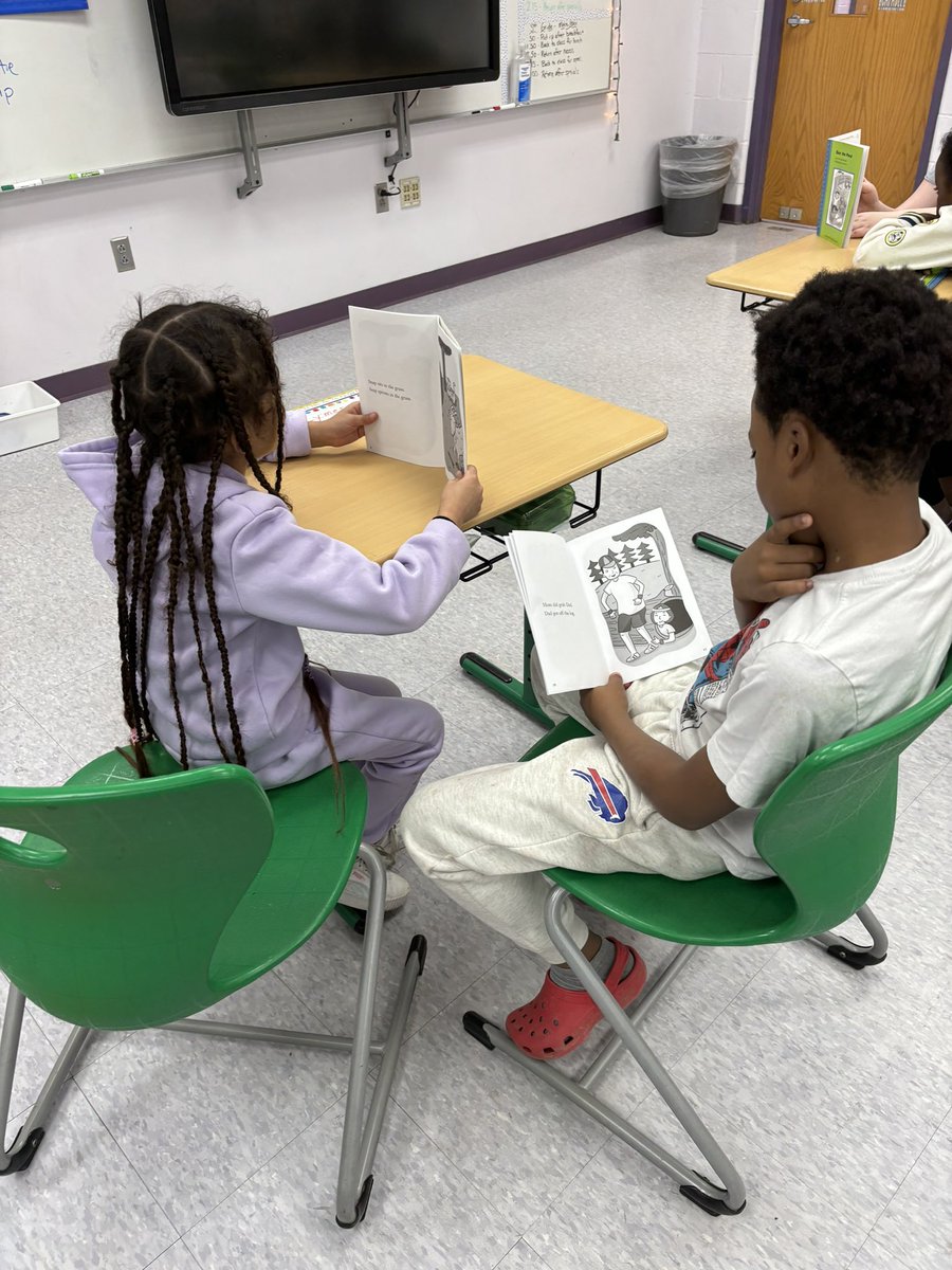 Mrs. Otte's class and one of Mrs. Hall's reading groups teamed up today for a shared reading experience. Students enjoyed the chance to explore new books while getting to know each other better. 💜💛📚