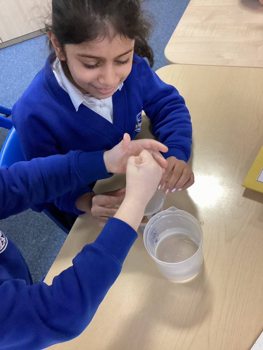 2E_stjohns's tweet photo. Continuing #BritishScienceWeek with an investigation into the absorbency of materials! 💦 we learned about the importance of a fair test, we made a prediction and recorded our results! 📊👏 https://t.co/Q8w1VwAxPS