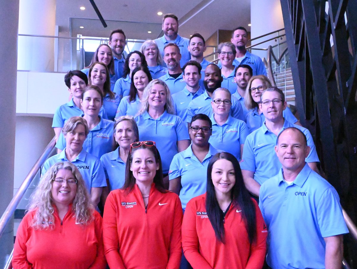 Our OPEN and @USGames Team is thrilled to meet so many fantastic #physed teachers at #SHAPECleveland! #everydayisgameday #teachershelpingteachers