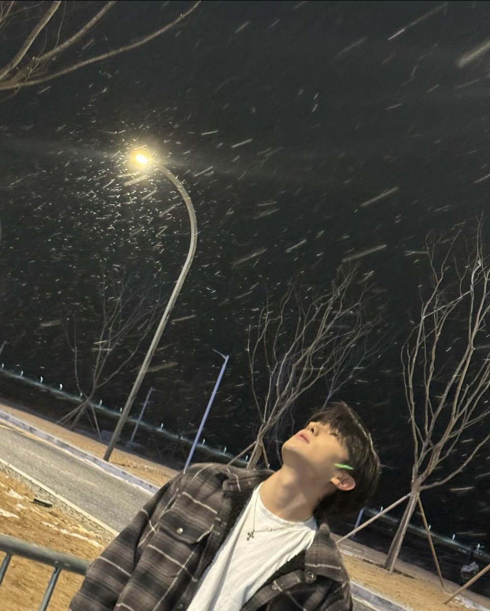 이사진
야야영후나사진좀 하고찍어준거랜다