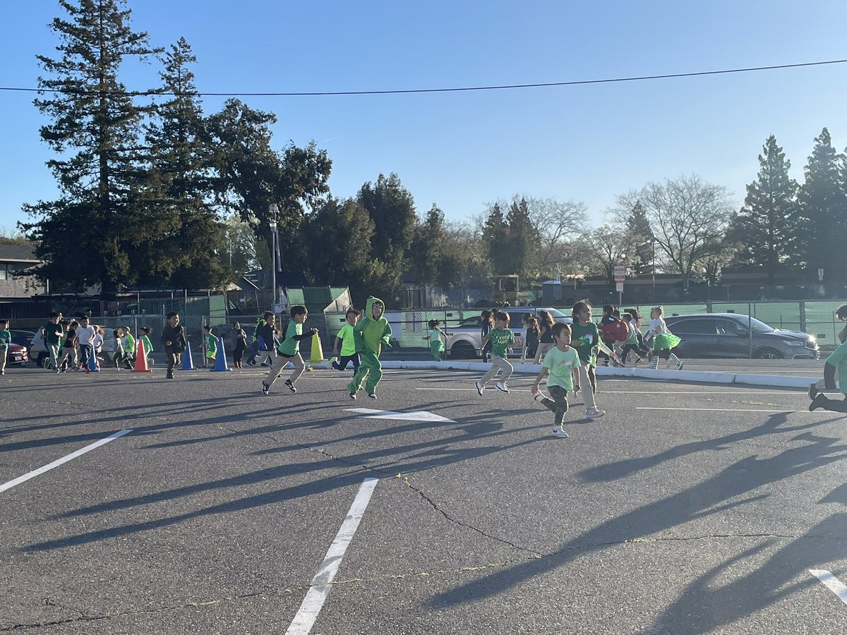 PrincipalPraest's tweet photo. Shamrock-A-Thon in full force at Garden Valley! @2amazing2bgrace @SuptMartinez @TwinRiversUSD https://t.co/X6hV529Yua