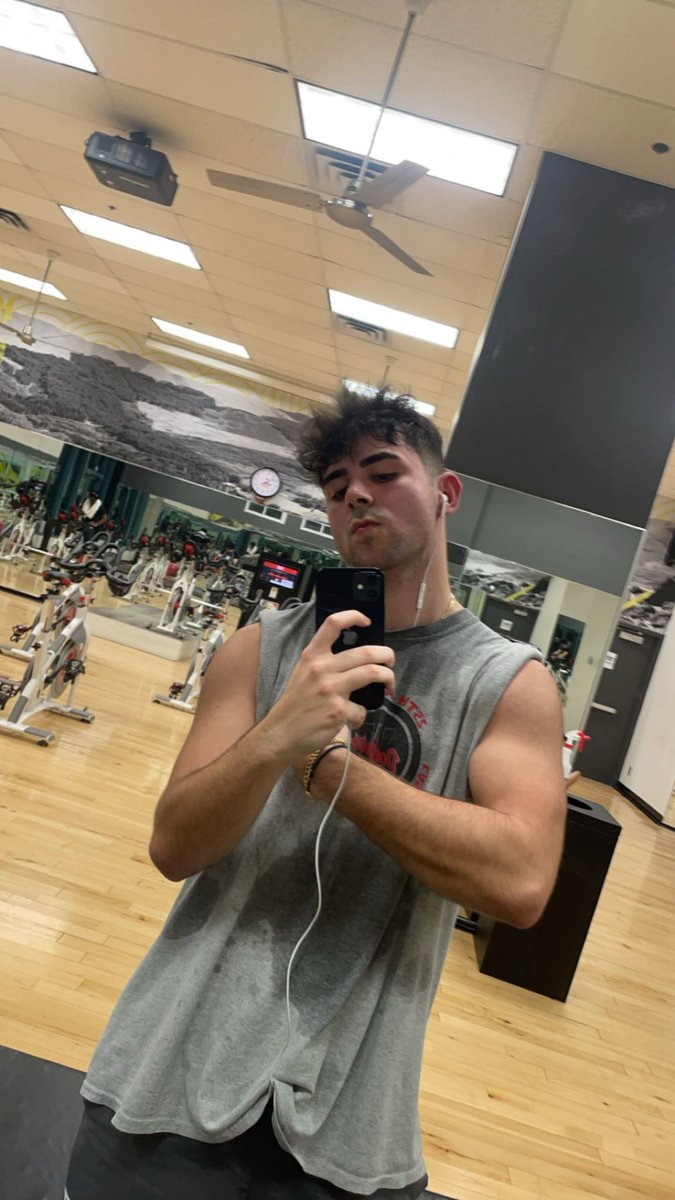 Making 21 the best year yet, I’m thankful to grow everyday

- Lost 30 pounds
- Started my dream job
- 3.8 GPA
- 36K/60MIN Bike PR
- It’s all mental 🧘🏻