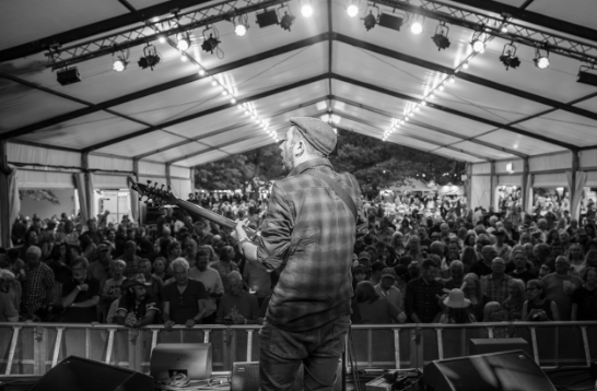 Wed 17th April we have Dublin-born BBC Folk Award Winner @daoiri Farrell ‘the best Irish traditional voice currently around; if there’s better, I’ve yet to hear it.’ Folk Radio UK ‘Torch bearer for Irish folk song delivers an album full of heart.’ The Irish Times