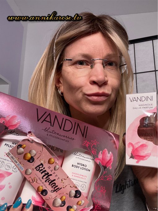 Die ersten Geburtstagsgeschenke trudeln ein 😉 danke ❤️ https://t.co/2gFfu6VtwV<a href="/tag/closeup"class="tags"><span>#closeup</span></a><a href="/tag/cowgirl"class="tags"><span>#cowgirl</span></a><a href="/tag/couple"class="tags"><span>#couple</span></a><a href="/tag/german"class="tags"><span>#german</span></a><a href="/tag/pussy"class="tags"><span>#pussy</span></a><a href="/tag/milf"class="tags"><span>#milf</span></a>