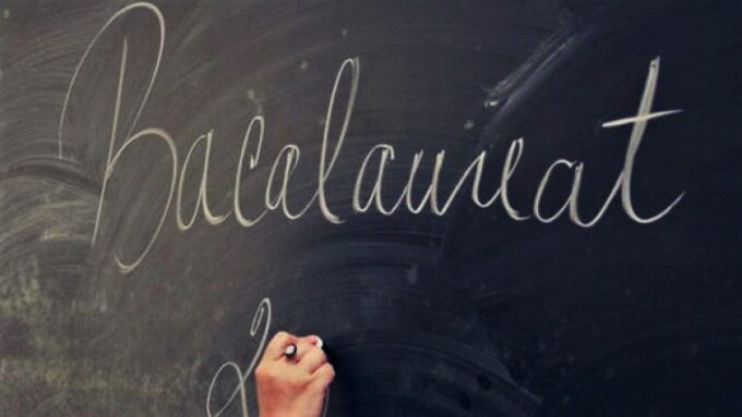 RRInternational's tweet photo. 60,13% dintre #elevii din clasele terminale de liceu care au participat la simularea examenului de #Bacalaureat au luat note egale sau mai mari de 5 la Limba şi literatura română, 64,12% la proba obligatorie a profilului şi 64,75% la proba la alegere a profilului. (1/2) https://t.co/BCKA0vON0b