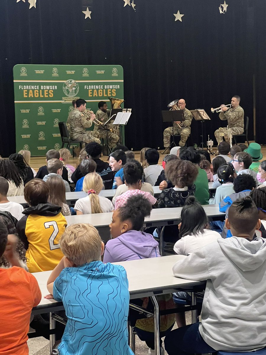 Great school visit this morning @EaglesFbes! Early Childhood family engagement and Army band performance! Check out our school board members, Mrs. Howell & Mrs. Jenkins engaging with our students! @drjbg3 @SufVAschools @Navywife671