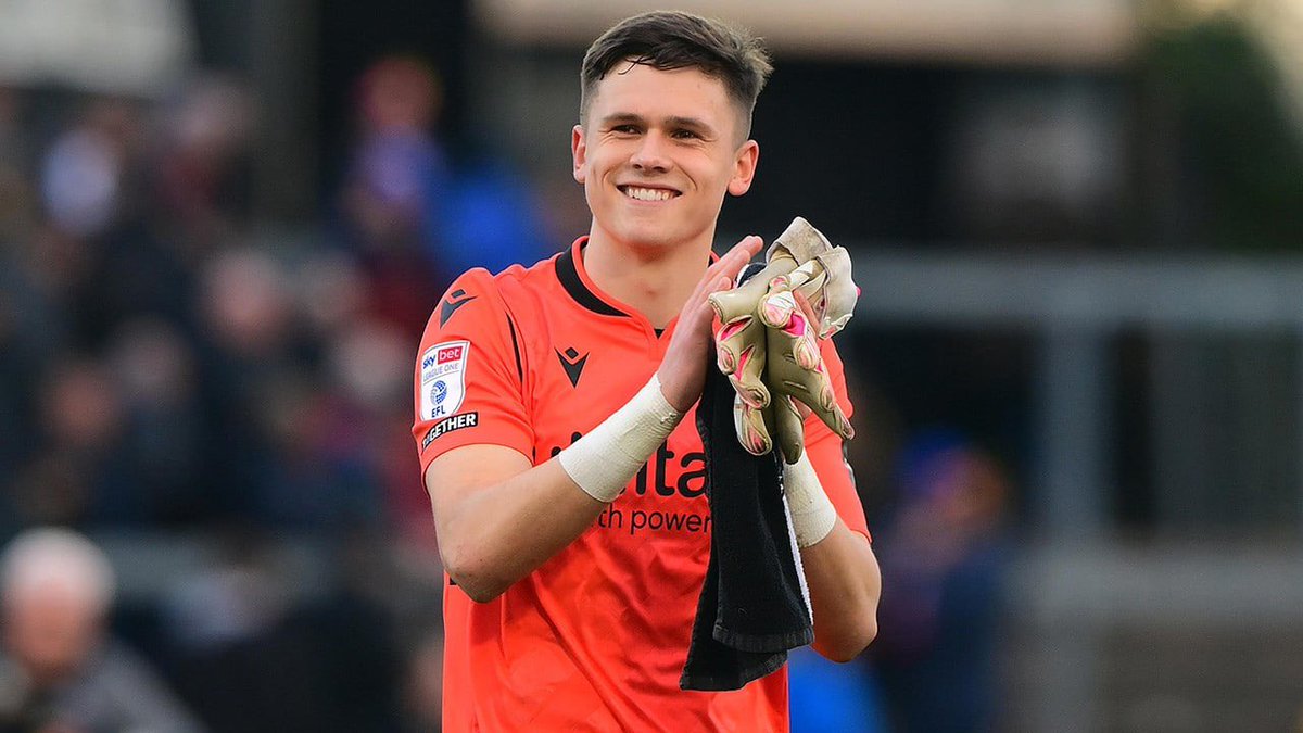 What a rise it’s been for Jed Ward 🧤 2022 - loan to Swindon Supermarine (Step 3) 2022 - loan to Prescot Cables (Step 4) 2022 - loan to Hungerford (Step 2) 2023 - loan to Wealdstone (Step 1) 2024 - regular for Bristol Rovers (League 1) 2024 - called up to England U20 🏴󠁧󠁢󠁥󠁮󠁧󠁿🦁