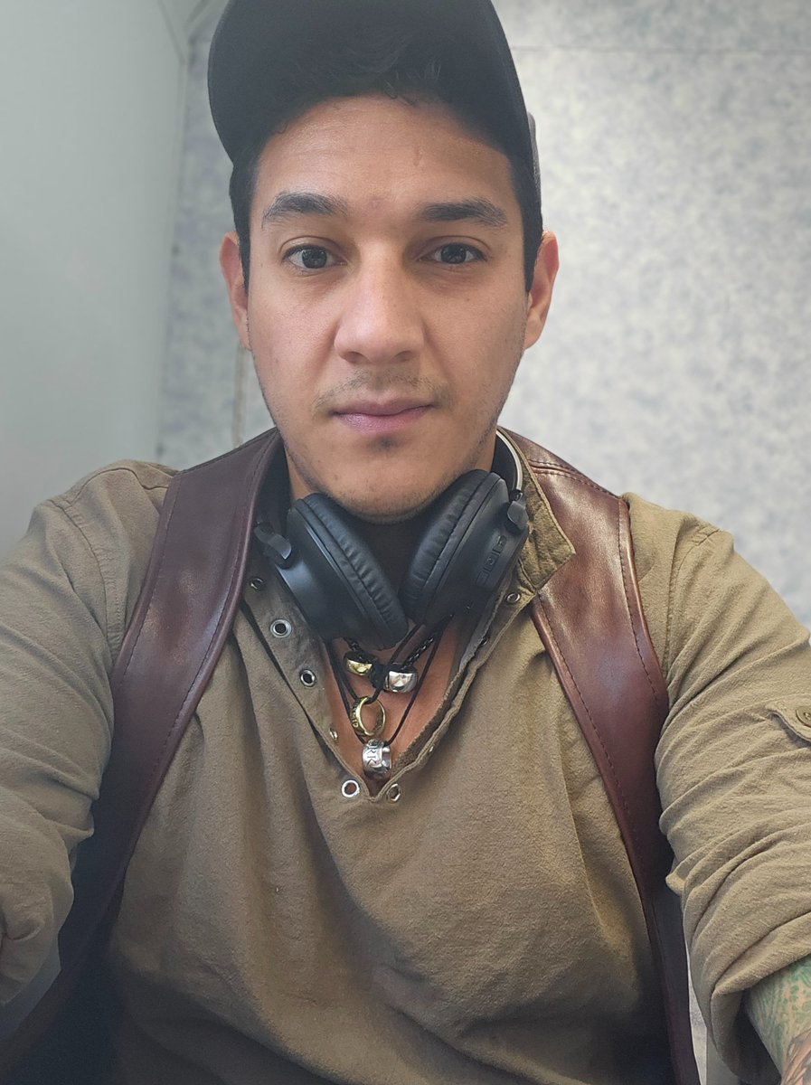 boyDaddyVers's tweet photo. Hey y'all. Still alive, just not posting much. Find me on 🩵 ☁️ https://t.co/cSx49ysCaf