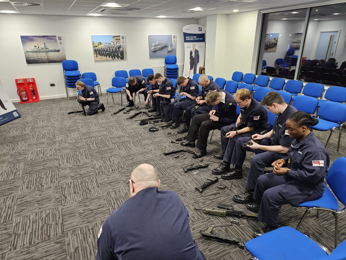 Every week our ships company attend unit to conduct training as part of their continuous development. There are a wide range of topics covered over the training year and this week, our team carried out weapon handling drills. @RNReserve @RFCAforWales