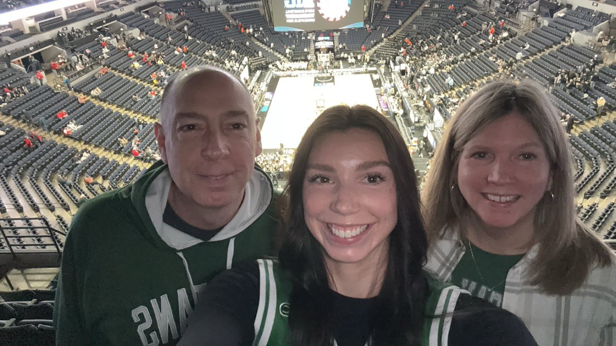 SydAlexander22's tweet photo. CONGRATS ON 1,000 COACH IZZO!!!🏀🎉 #B1GMBBT https://t.co/iA2Z4im59H
