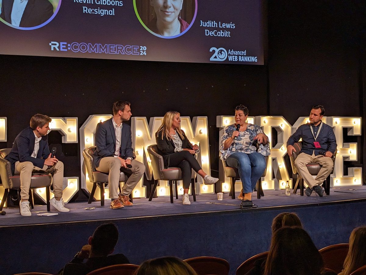 yagmrsmsk's tweet photo. Really liked your angle between โbuying linksโ vs โbuying audienceโ @JudithLewis - I guess the word โbuyโ scares sometimes but when done wisely, that might be one of our go-to solutions to reach niche audience providing them the best content (in parellel with other SEO magics) โจ https://t.co/QJsJWP4yhl