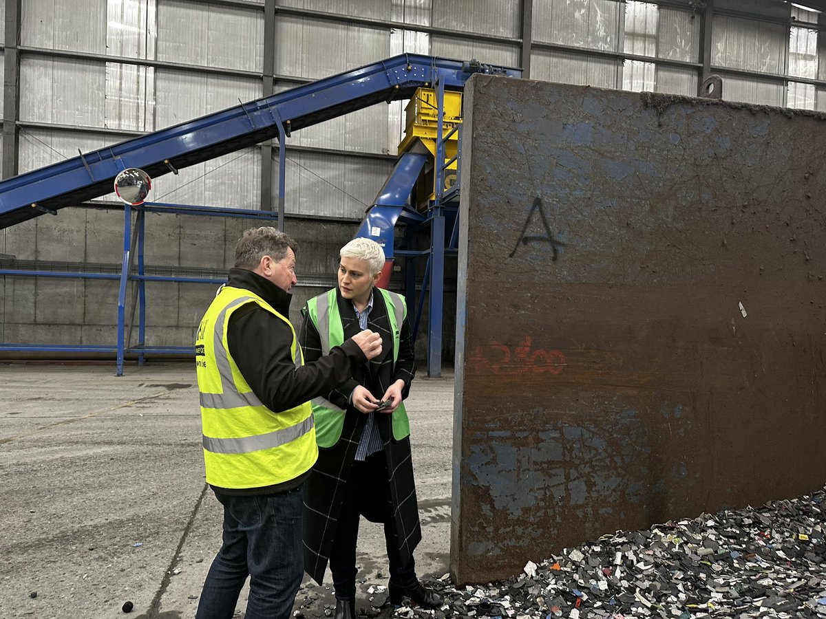 KMKMetals's tweet photo. Maria Walsh MEP was joined by local Fine Gael councillor Neil Feighery in a visit to our Tullamore headquarters today.

@MariaWalshEU 
@NeilFeighery 

#offaly #irelanddaily #finègael #ewaste #eera #crm #circulareconomy♻️ #kmkmetalsrecycling #recycling https://t.co/2rCgABhFwu