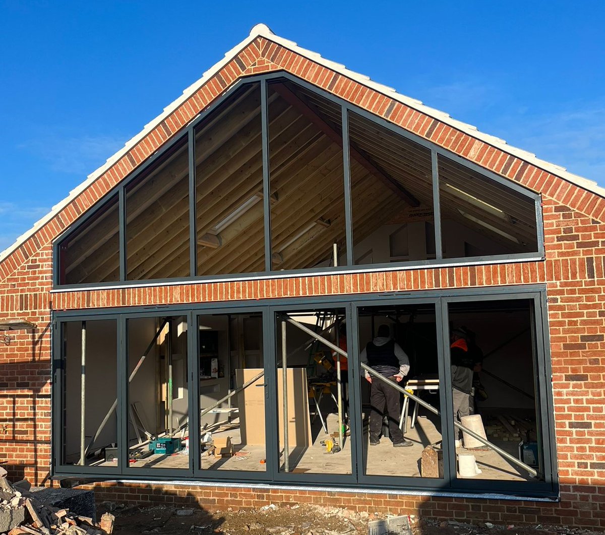 ⭐️ Let's think about design! ⭐️
A glass gable with a vaulted ceiling gives a huge WOW factor to any space with so much LIGHT!
Whatever scale it's on, new build or an extension, our gable frames are bespoke to your design &amp; manufactured in house as fast as 2 weeks!
Message now⭐️