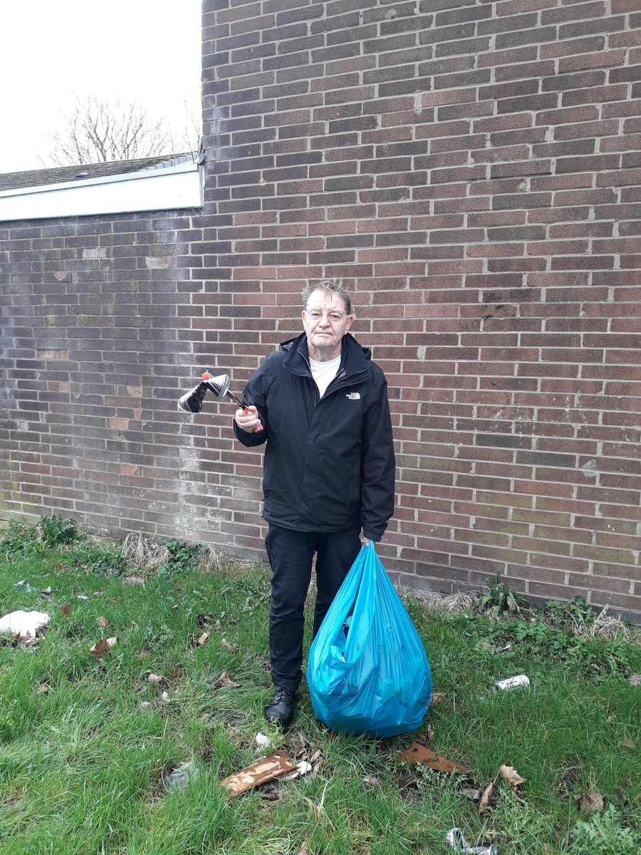 Thank you so much to everyone who helped @MCCHarpurhey kick-off the #GBSpringClean! We did a wonderful job of litter-picking the Jolly Miller estate - everyone's efforts were much appreciated. 💪 There's still time to get involved! To find out more visit keepbritaintidy.org/get-involved/s…