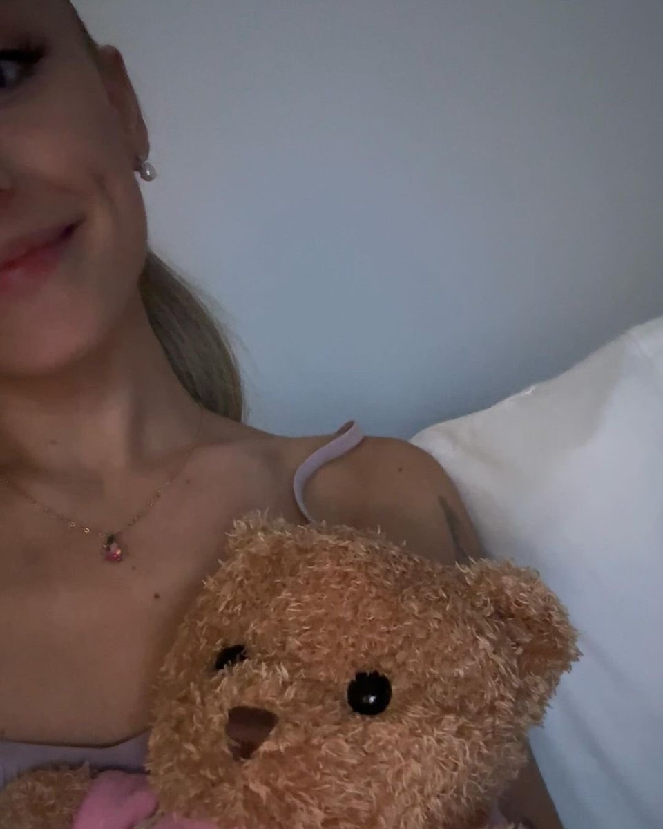 Ariana Grande Today ꕤ tweet media