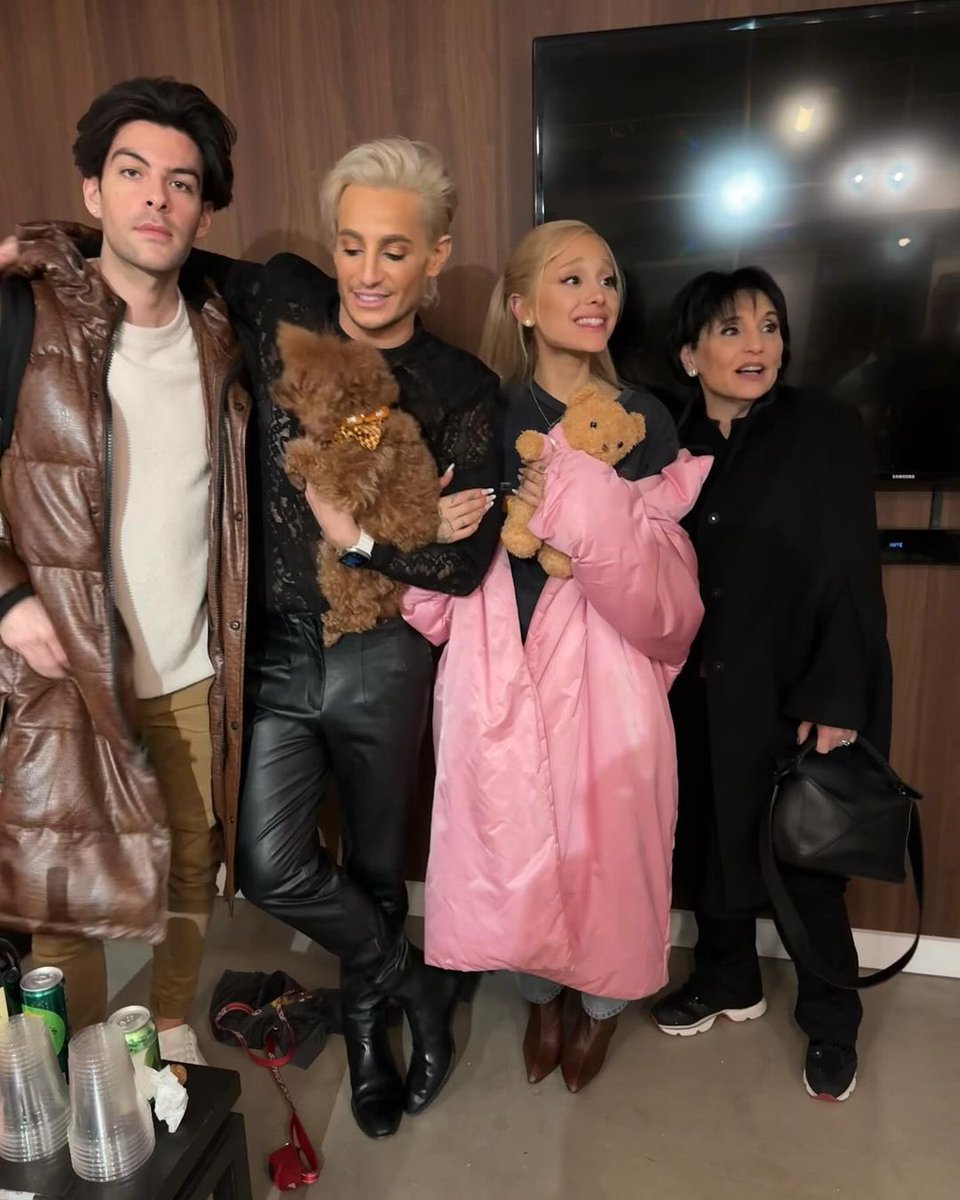 Ariana Grande Today ꕤ tweet media