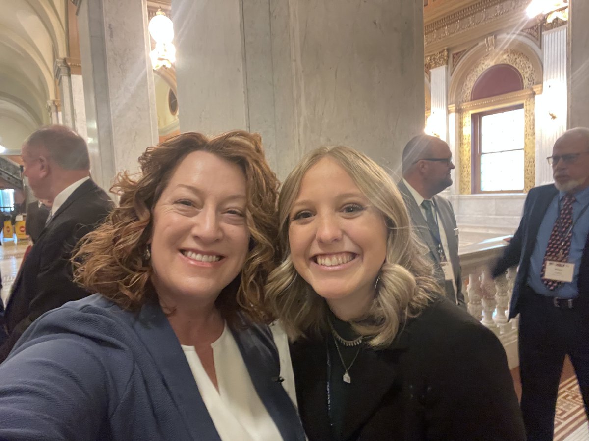 GrowNextGen’s Heather Bryan and Shelbie Snoke gathered with farmers at the capitol on #AgDay. #Welovefarmers