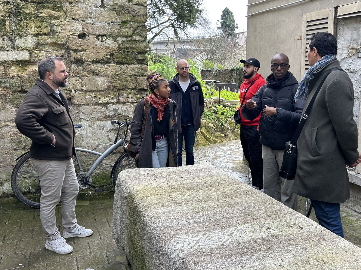 🏡 🤔 Connaissez-vous le « Pavillon de la Terrasse » ? Il s’agit d’un centre d’hébergement d’urgence (CHU) pour les personnes sans-abri installées au bois de Vincennes. 👉 Ce matin, nous nous sommes rendu·es sur place pour échanger avec @EMMAUSolidarite sur ce super endroit !