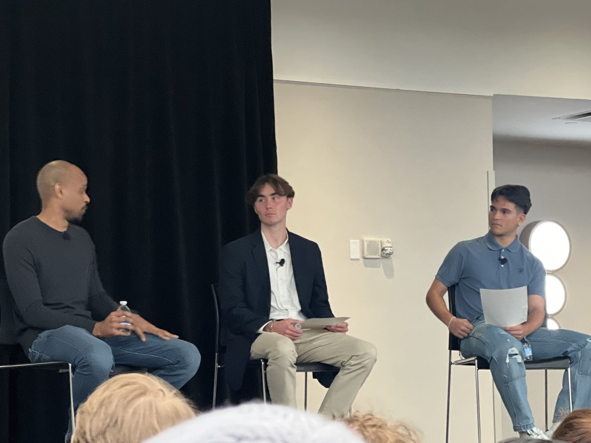 Speaking to student at #NYCCMA24 <a href="/bomani_jones/">bomani</a> says the respect he has for his audience drives the integrity of him work. #ECCunion