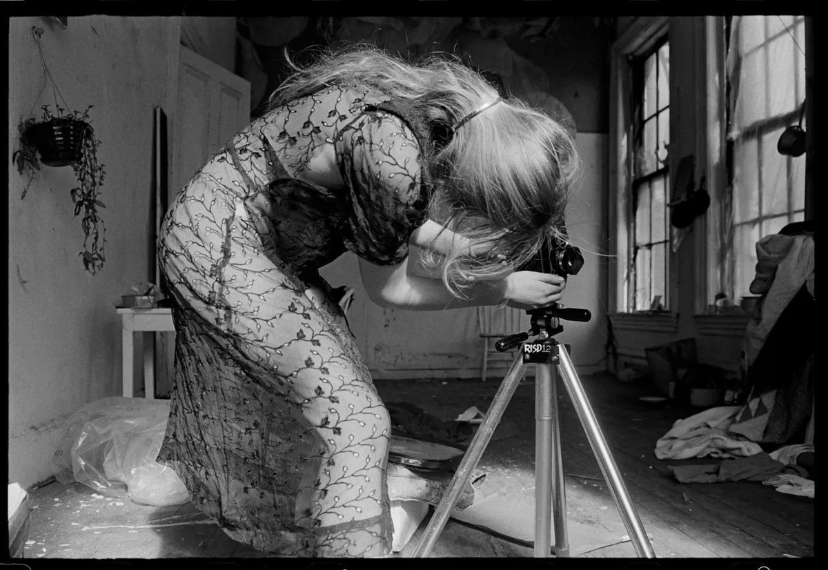 "Francesca Woodman" is now on view at Gagosian in New York. A look back at the brief life and tragic death of the artist, via @FeatureShoot: featureshoot.com/2020/02/a-port…

✨George Lange. Untitled photograph, circa 1975-1978.