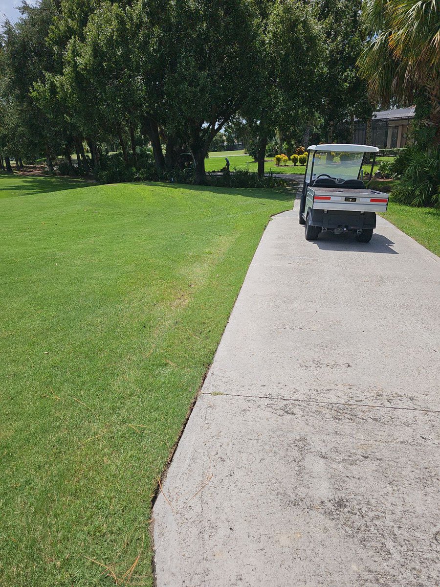 Traqmatz's tweet photo. Great course photos from Florida highlighting the Traqminiz-rollz protecting the sides of cart paths from repeated wear. With spring just around the corner, now is a great time to install Traqmatz and be ready to go for summer!
#Traqmatz #Eliminatewearpaths #Transformcartpaths https://t.co/gKLyZEAMqP