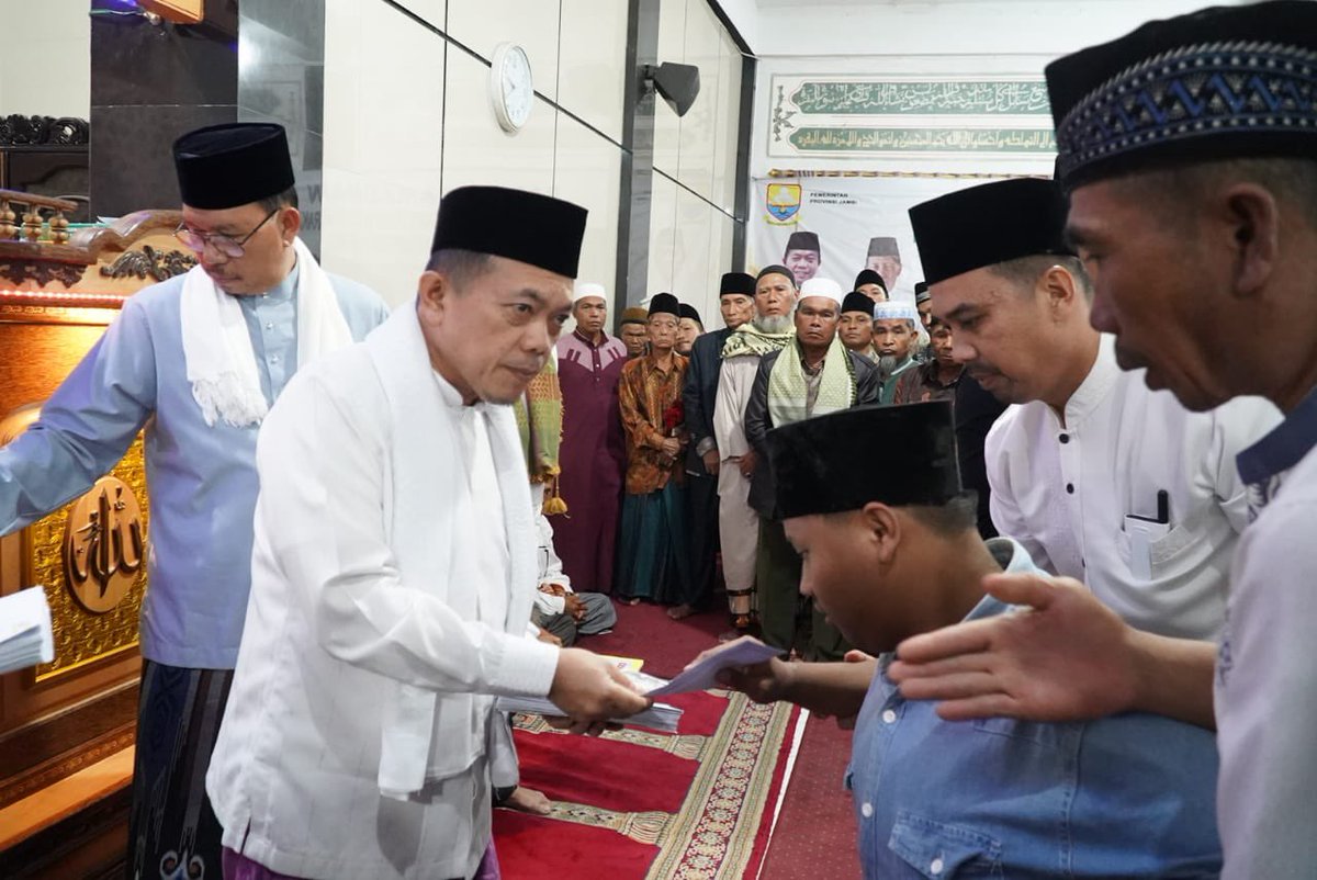 diskominfojambi's tweet photo. Safari ramadhan dan pemberian bantuan https://t.co/2zYxsFRLbA