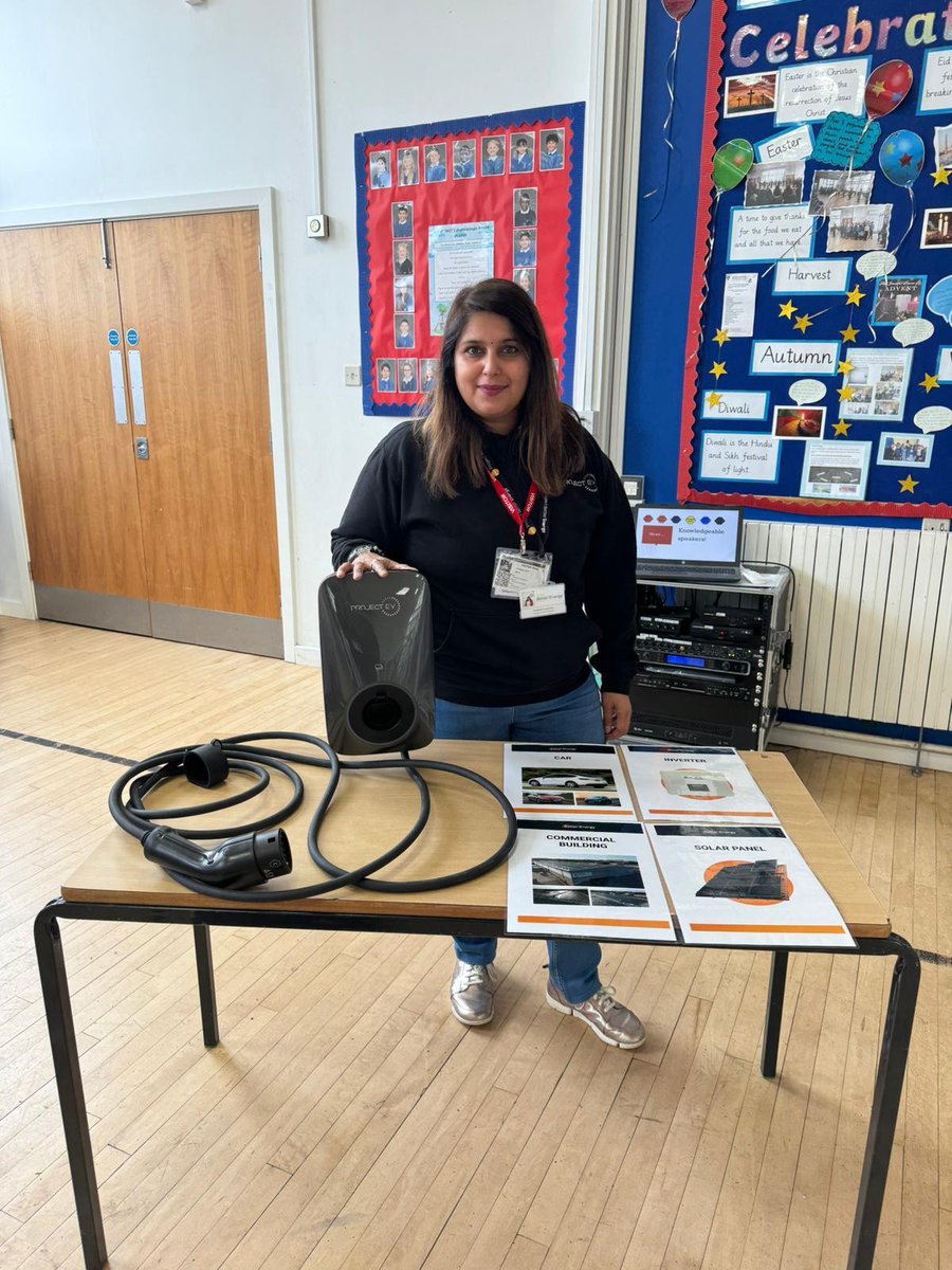 During Science week, we engaged with young students, educating them about the benefits of solar energy & electric vehicles. The children were fascinated to learn all about solar energy, sparking their interest in sustainability & the impact of their actions on the environment 👏