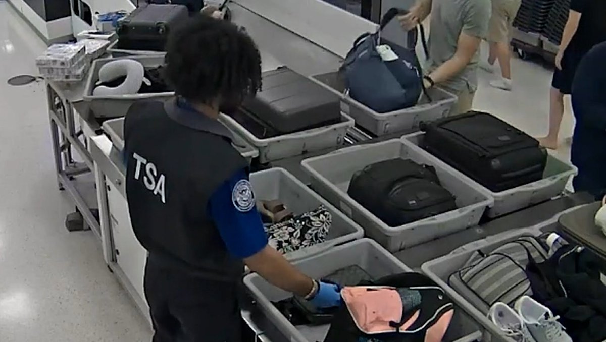 ShelleyFletcher's tweet photo. Keeping medicine in your carry-on bag doesn’t guarantee it will make it to your final destination. Here’s how you can avoid your prescriptions getting confiscated: https://t.co/bYeeGMzPwx via USA TODAY
#Travel #BusinessTravel https://t.co/6n7ZPwzDqJ