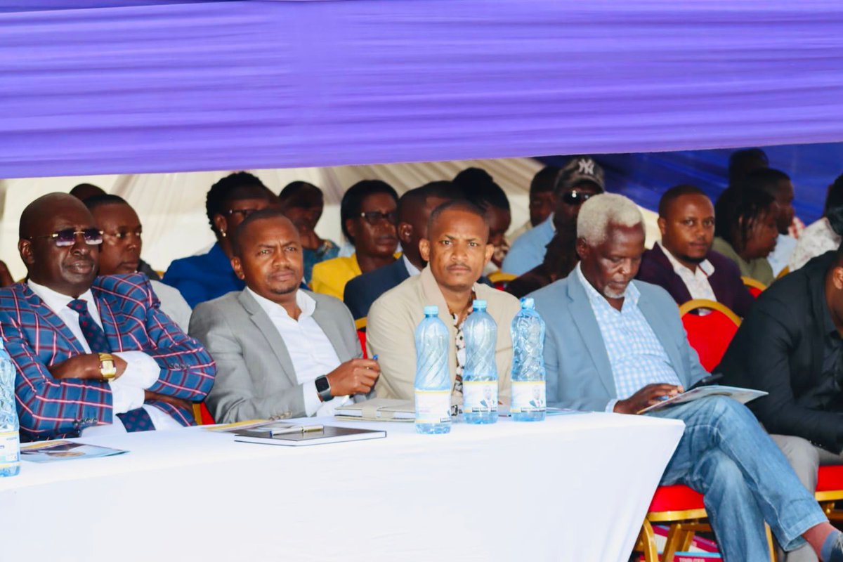 sam_profesa's tweet photo. Dr Babu Owino was today in Kigumo, Murang'a County. Attending the funeral of the late David Mwangi Gakuya.
@HEBabuOwino is a true friend of Andû a Nyumbã. When his time comes we shall repay him dearly. This is our Future PORK.
#UCLdraw #KateGate #WekaFullTank https://t.co/y1P3Jb9lJ5