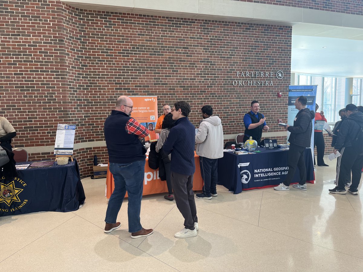 UMSLCareers's tweet photo. This sight never gets old! We have over two hours left for you to come talk to employers! https://t.co/mSSh1diCPM