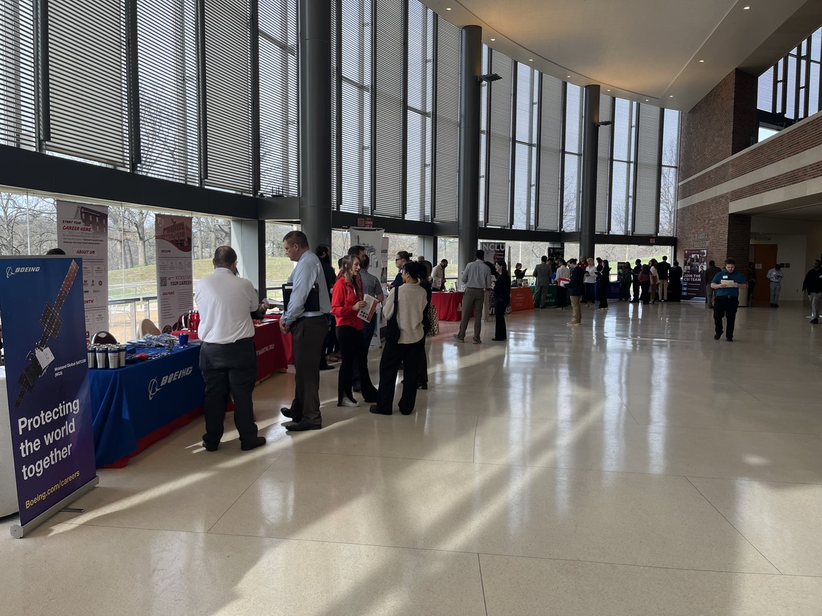 UMSLCareers's tweet photo. This sight never gets old! We have over two hours left for you to come talk to employers! https://t.co/mSSh1diCPM