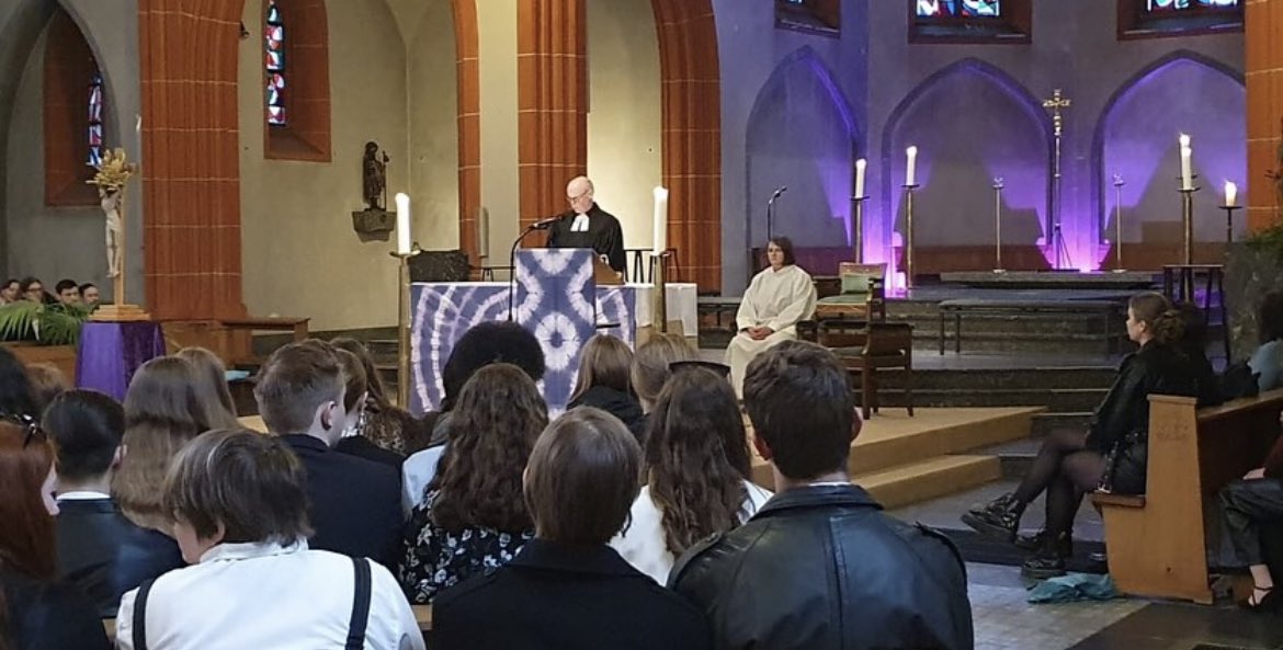 Heute ist ein aufregender Tag für unsere 12er: Letzter Schultag, letzter Gottesdienst ohne Abi, Abiturmeldung. Wir wünschen euch für die Vorbereitungszeit alles Gute, starke Nerven und Ausdauer beim Lernen. Denkt aber an genügend Pausen zum Kräfte sammeln. 🫶

#abi24