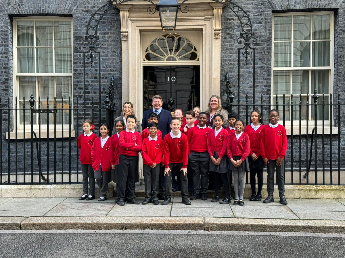 Today, @CTS_Watford @headcherrytree visited Number 10 for a special 'Lessons at 10', hosted by Mrs Murty, the Prime Minister's wife. The pupils enjoyed a session from @WavesMT supported by @comicrelief @comicreliefsch. I was pleased to chat to the pupils about their lesson.