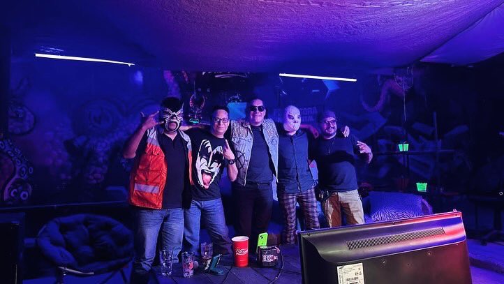 Muchas gracias a LOS RUIDO que nos acompañaron ayer jueves en #LoQueDureElCartón desde la Terraza EMERGENTE del Foro Cultural MERY JANE. 

Pueden ver la entrevista completa por FACEBOOK en los perfiles de LO QUE DURE EL CARTÓN y CONECTANDO MUNDOS-EMERGENTE.

#cerveza #beer #ska